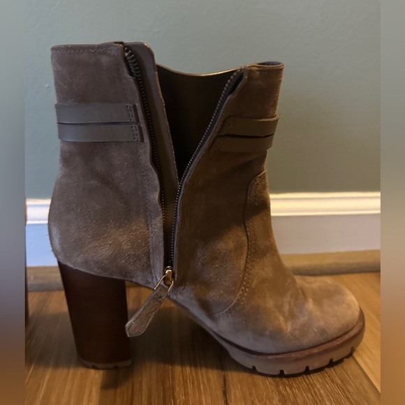 Tory Burch LEIGH LUG SOLE BOOTIE IN RIVER ROCK/ RIVER ROCK size 6.5 - Picture 3 of 12